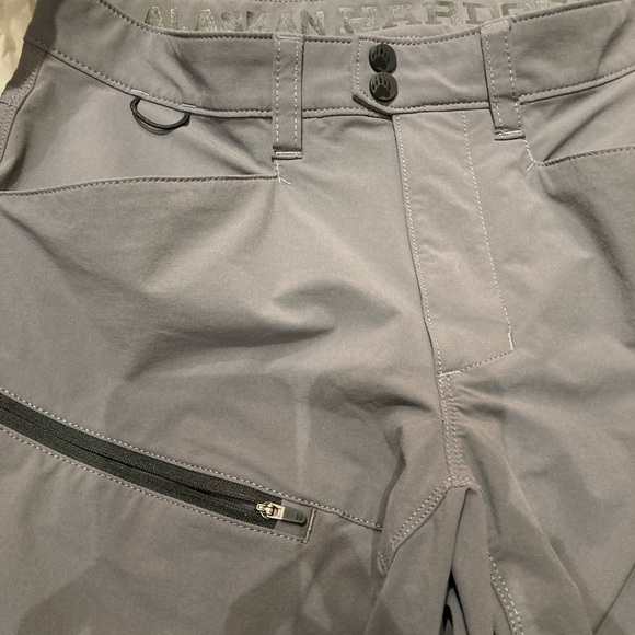 Duluth trading Co. Alaskan Hardgear Men’s hiking short outdoor NWOT SIZE 32Gray! - Picture 1 of 16